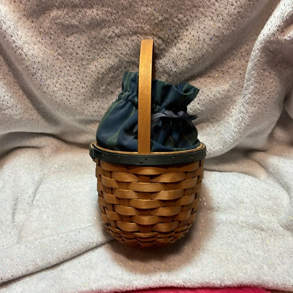 Longaberger 2004 Collectors Club Basket